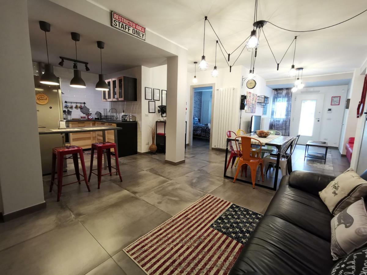 The Black Dog House Valenzano Exterior foto